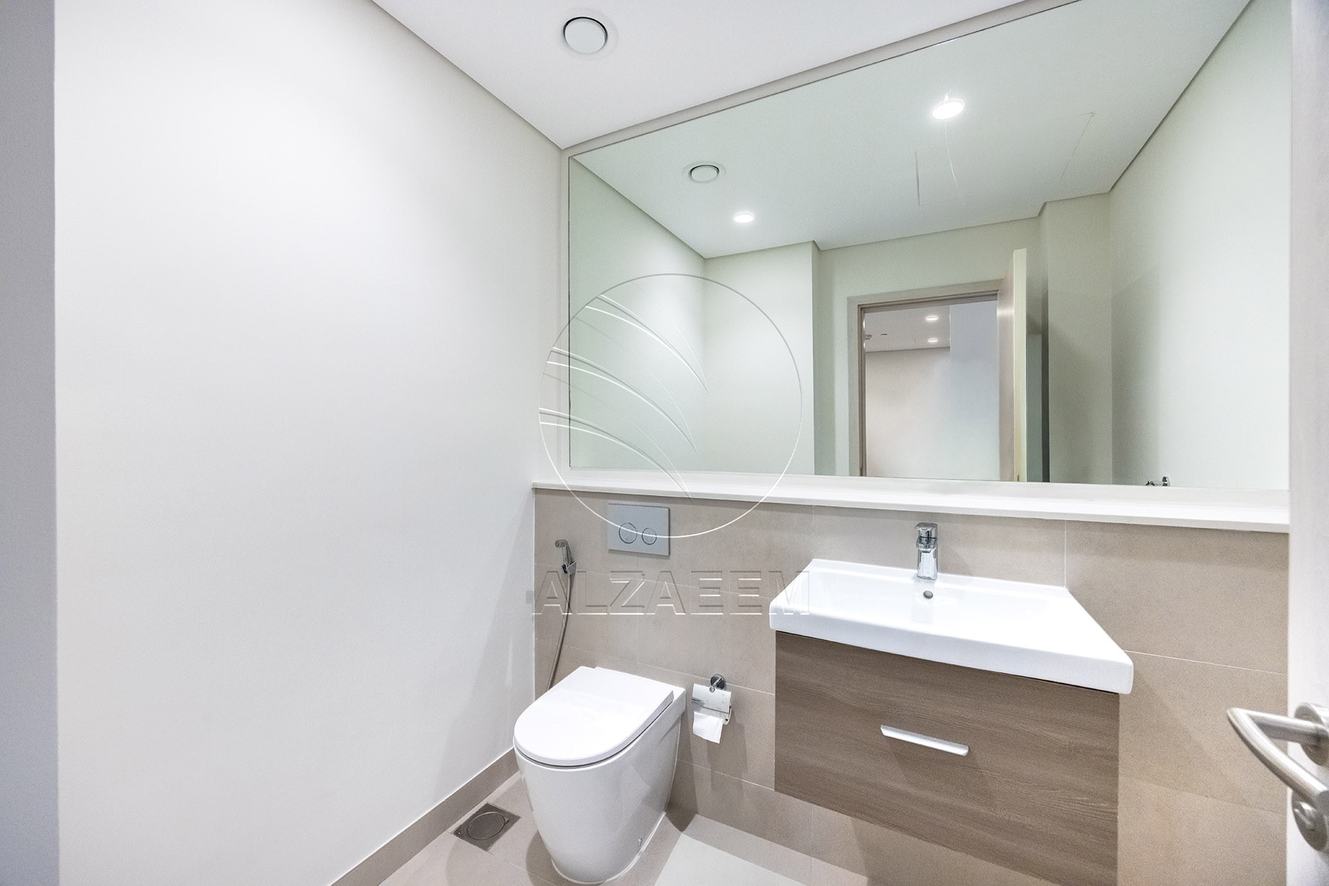 √ TOP FLOOR | Stunning Golf View | 2 Balconies √