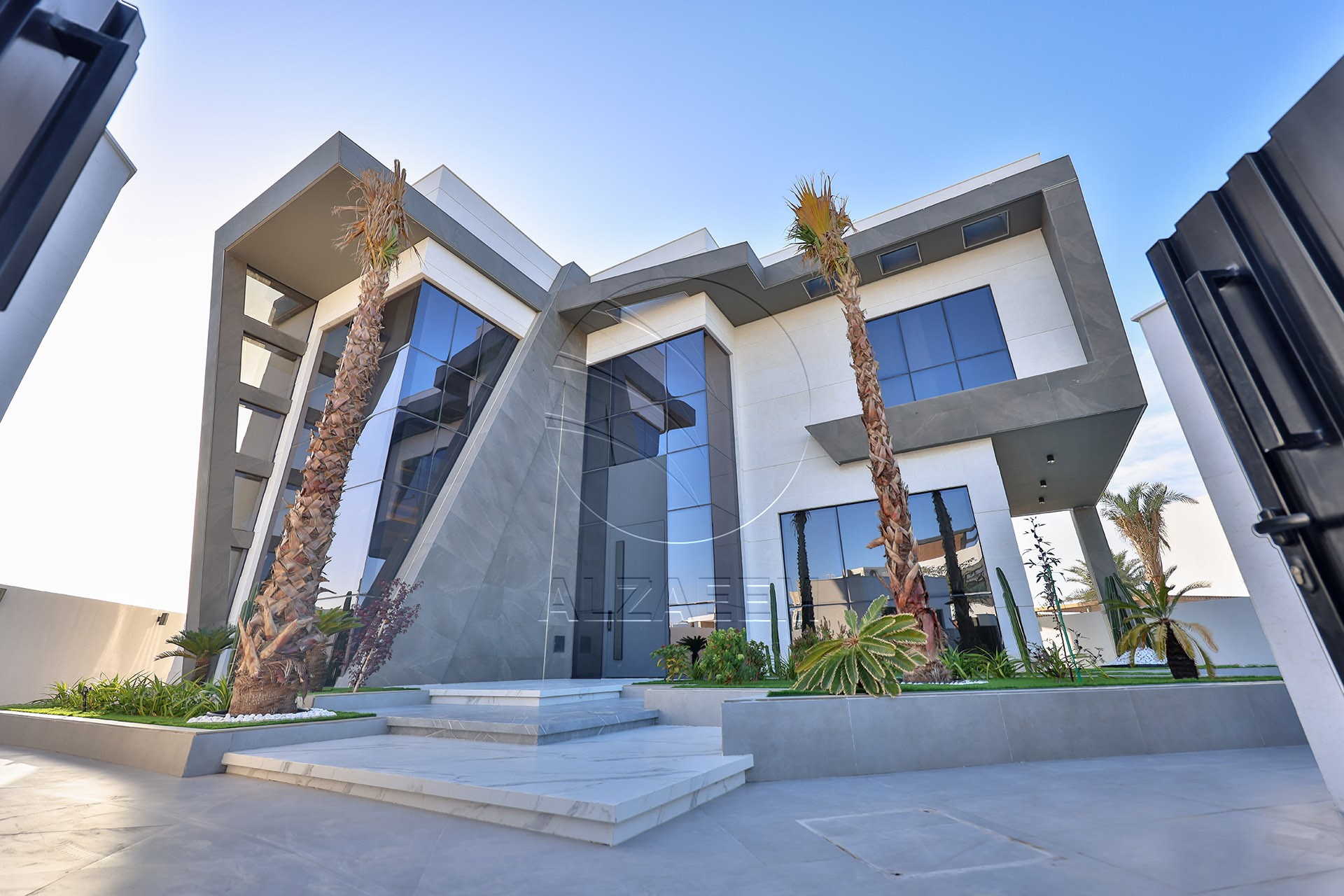 √ Single Row End | High Ceiling | Luxury Living √