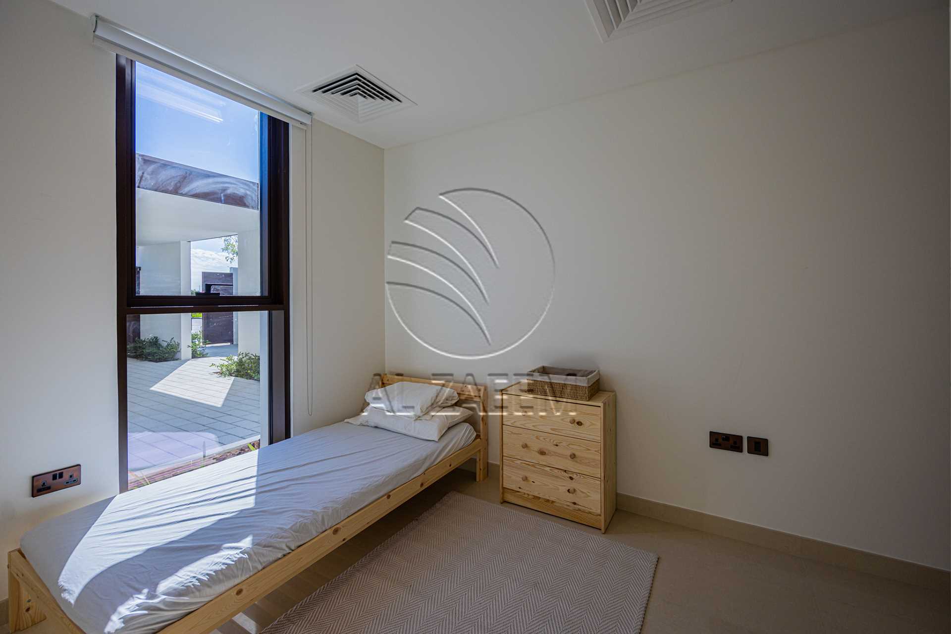 √1005 Sqm Plot! High Ceiling | Single Row Corner √