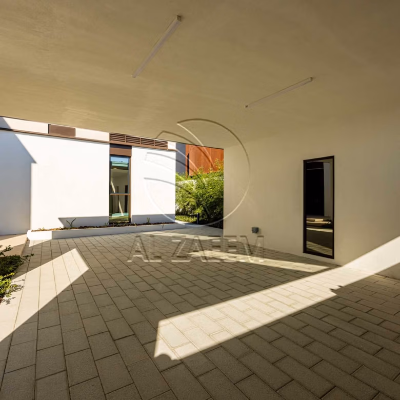 √1005 Sqm Plot! High Ceiling | Single Row Corner √