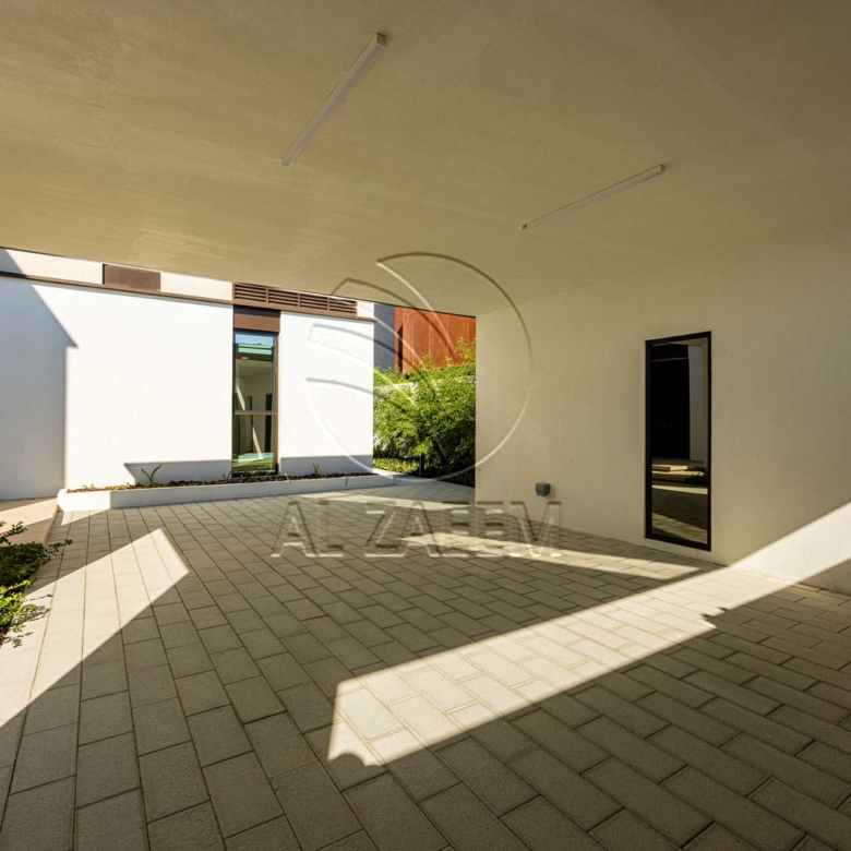 √1005 Sqm Plot! High Ceiling | Single Row Corner √
