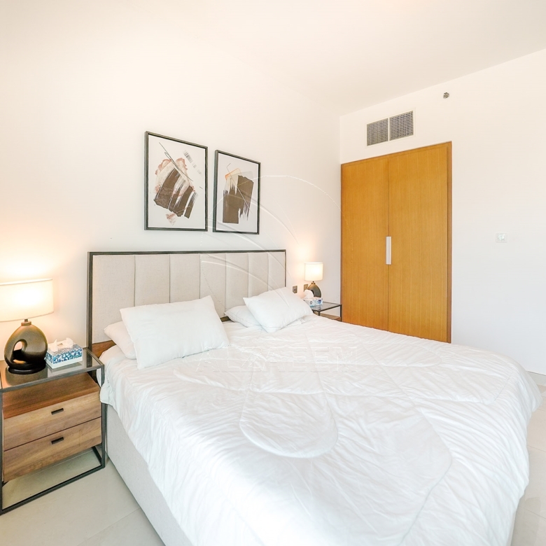 √ EXCLUSIVE + VACANT! Elegantly Furnished Studio √