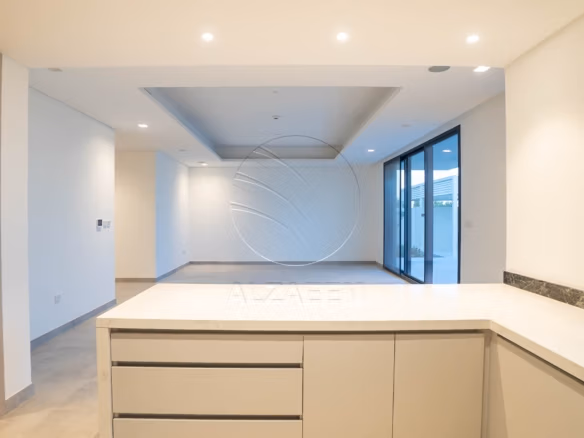 High Quality Upgraded Villa | Single Row | VACANT