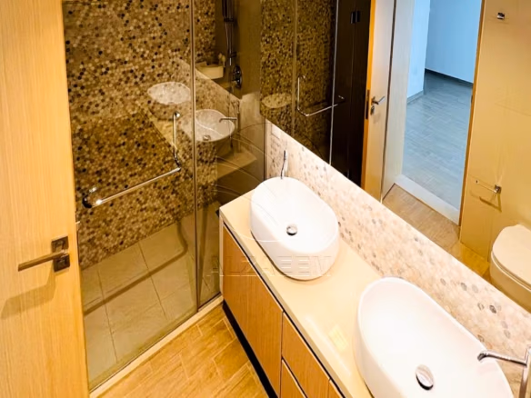 VACANT | High Floor | Partial Sea and Golf view
