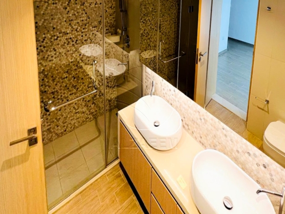 VACANT | High Floor | Partial Sea and Golf view
