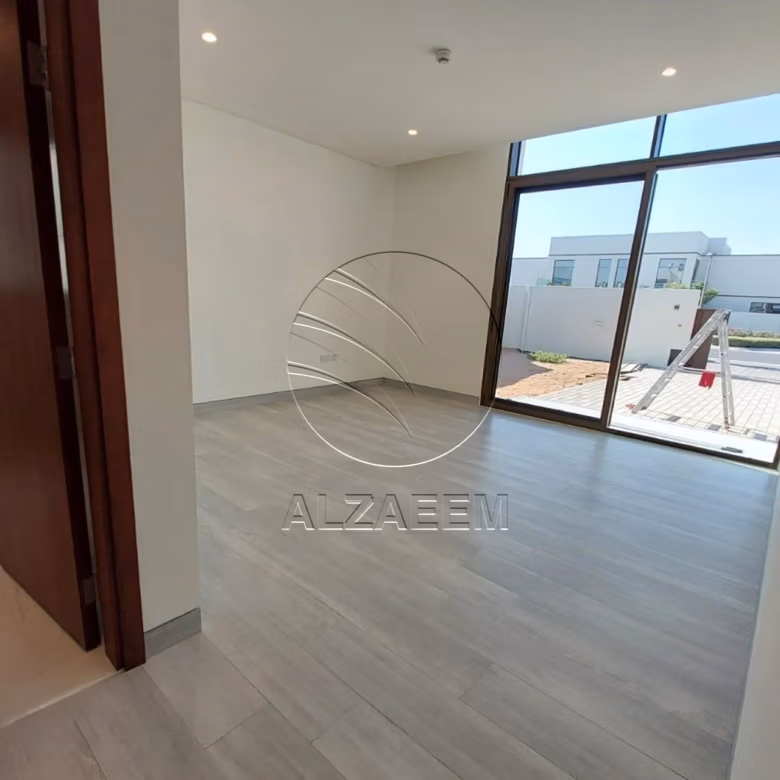 HOT DEAL Villa with Spacious 1,000 Sqm Plot