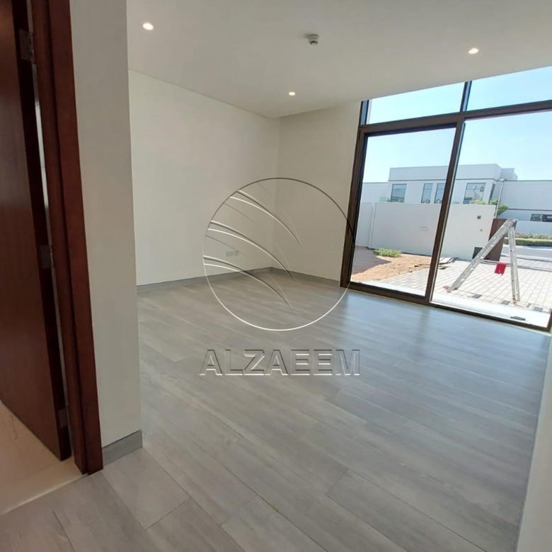 HOT DEAL Villa with Spacious 1,000 Sqm Plot