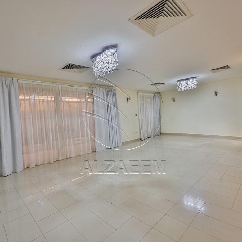 √ Private Pool | Type A | Tenanted | CORNER √