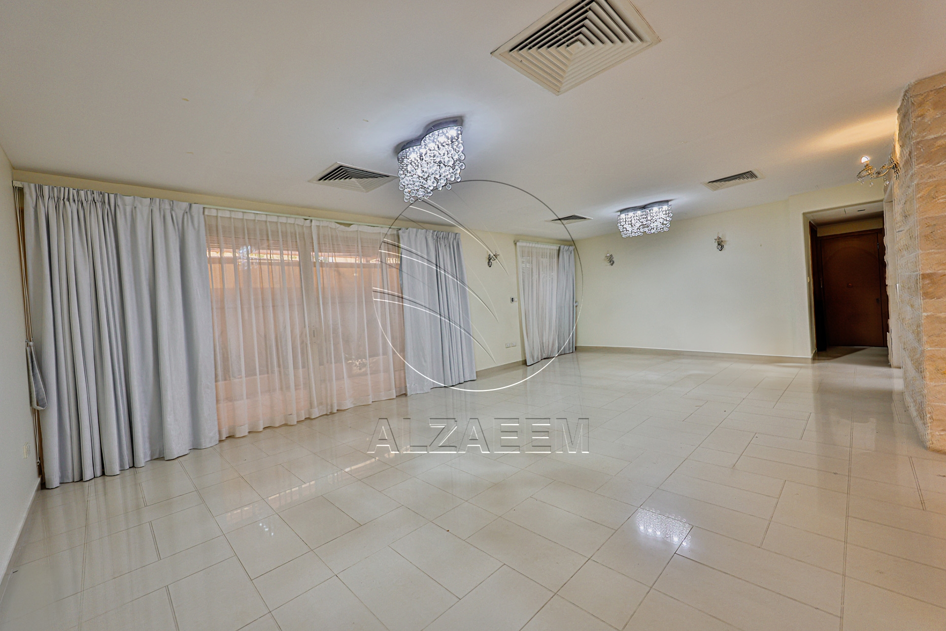 √ Private Pool | Type A | Tenanted | CORNER √