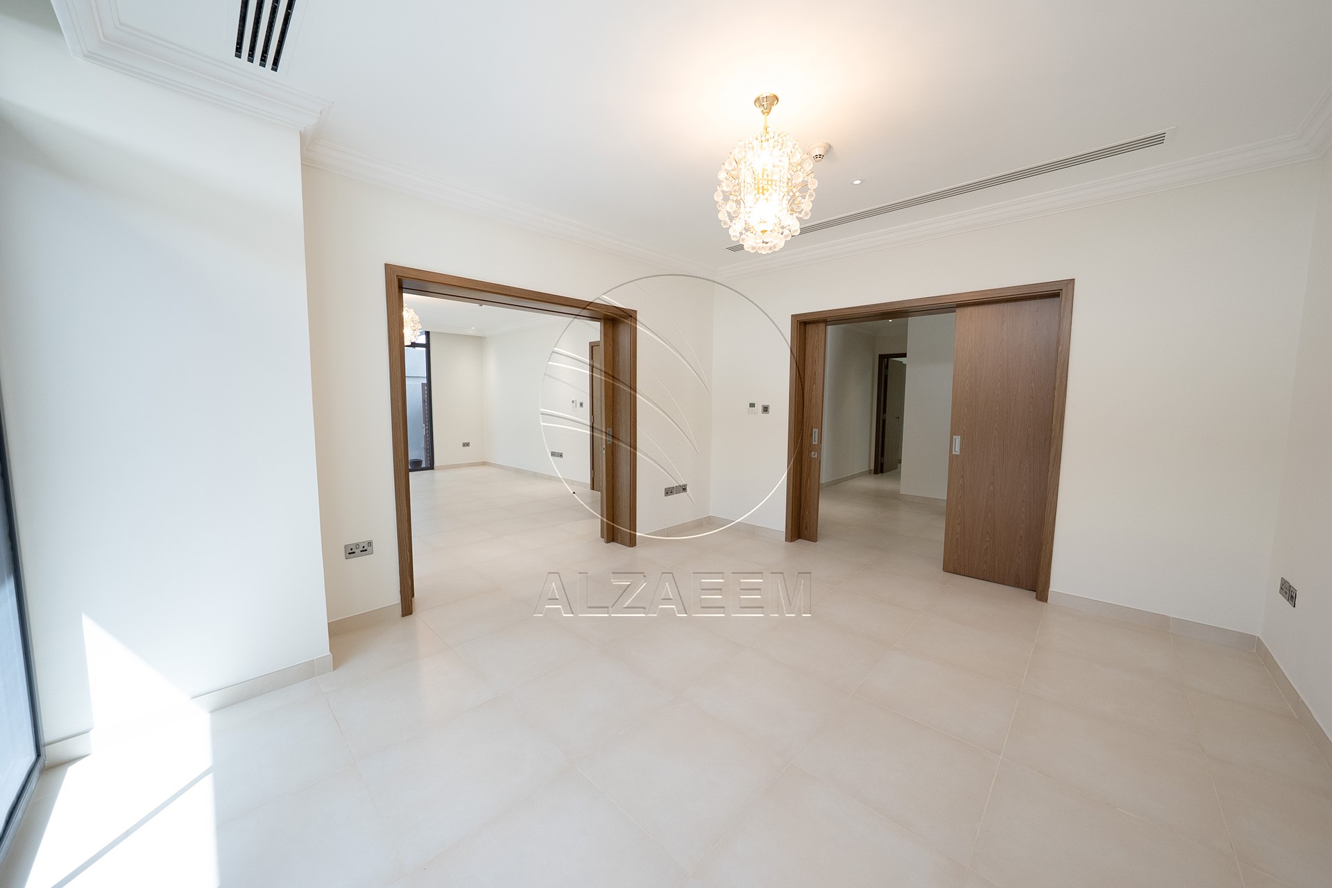 √Single Row Corner | VACANT | Prime Location√