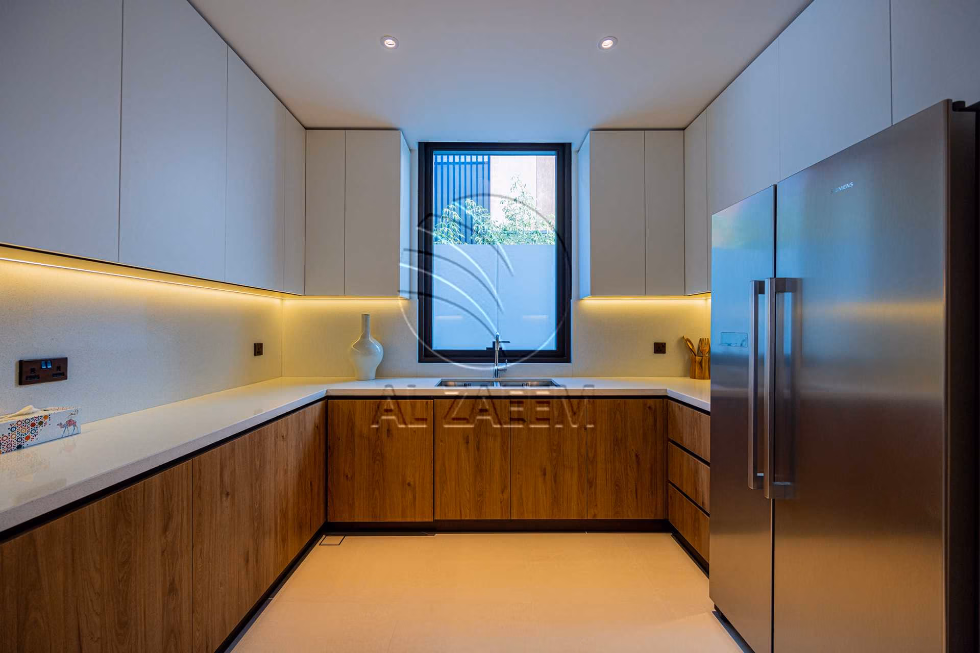√1005 Sqm Plot! High Ceiling | Single Row Corner √