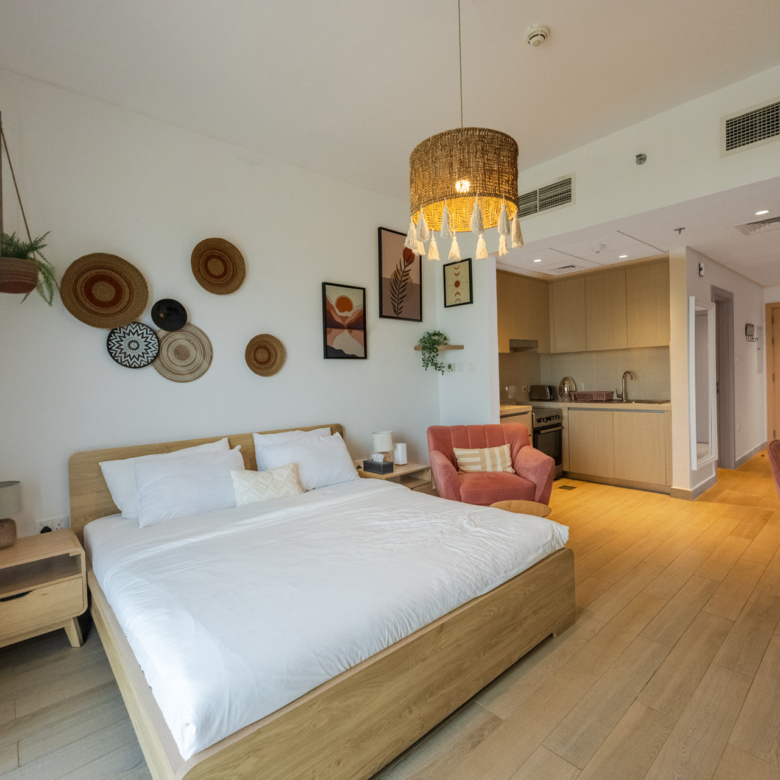 √ Full Canal View | VACANT | Fully Furnished √