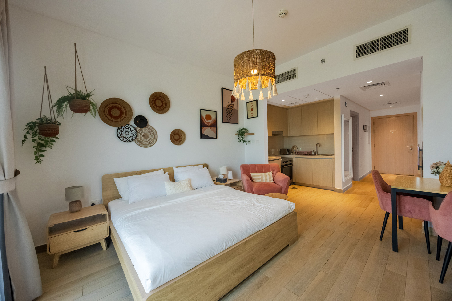 √ Full Canal View | VACANT | Fully Furnished √