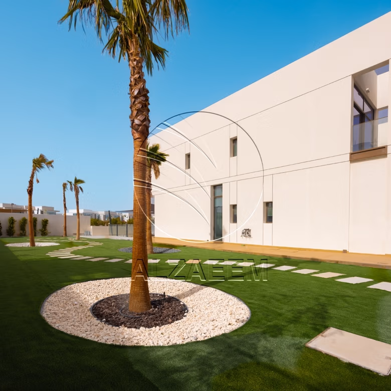 CORNER 5BR Villa with Pool | Landscaped Garden