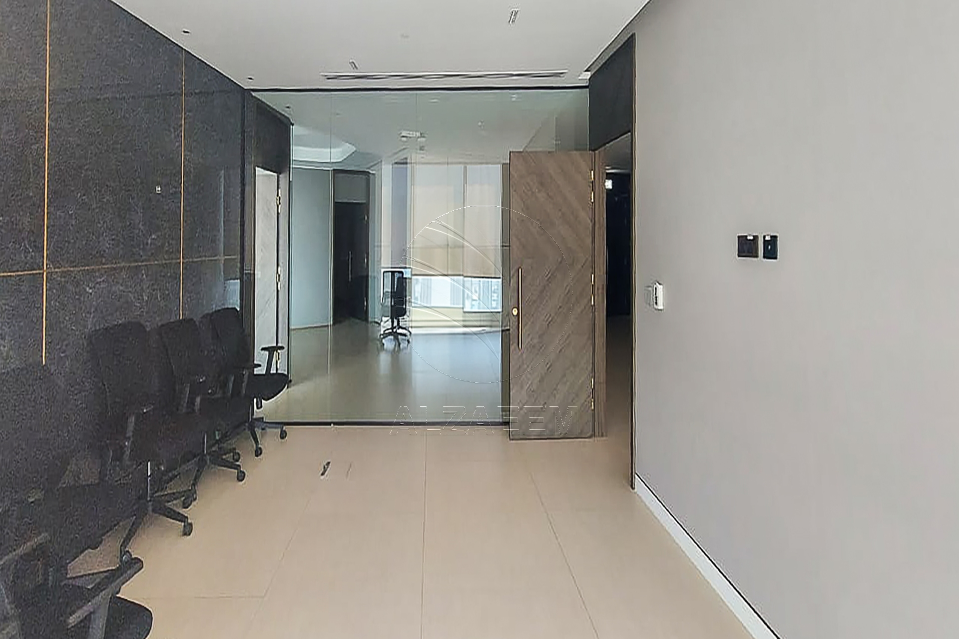 √ High-Level 2 Fitted Office Facing the Canal √