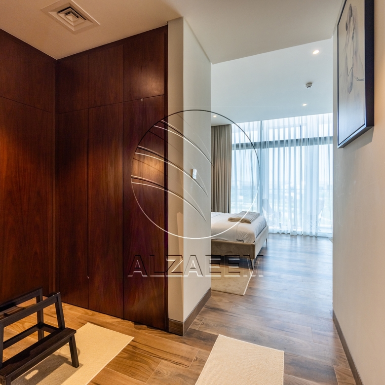 √CORNER 5BR Villa with Pool | Landscaped Garden√