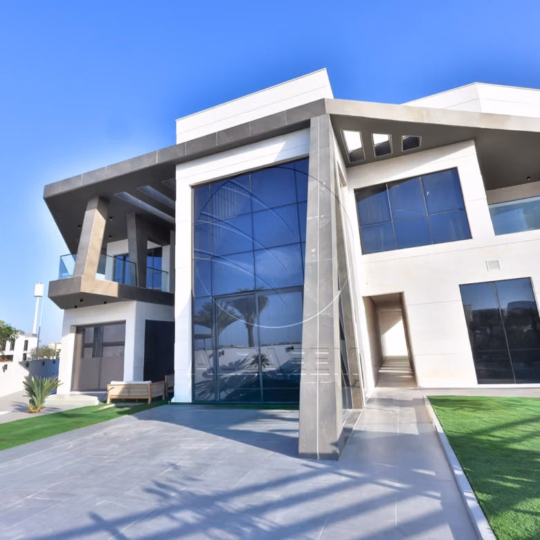 √ Single Row End | High Ceiling | Luxury Living √