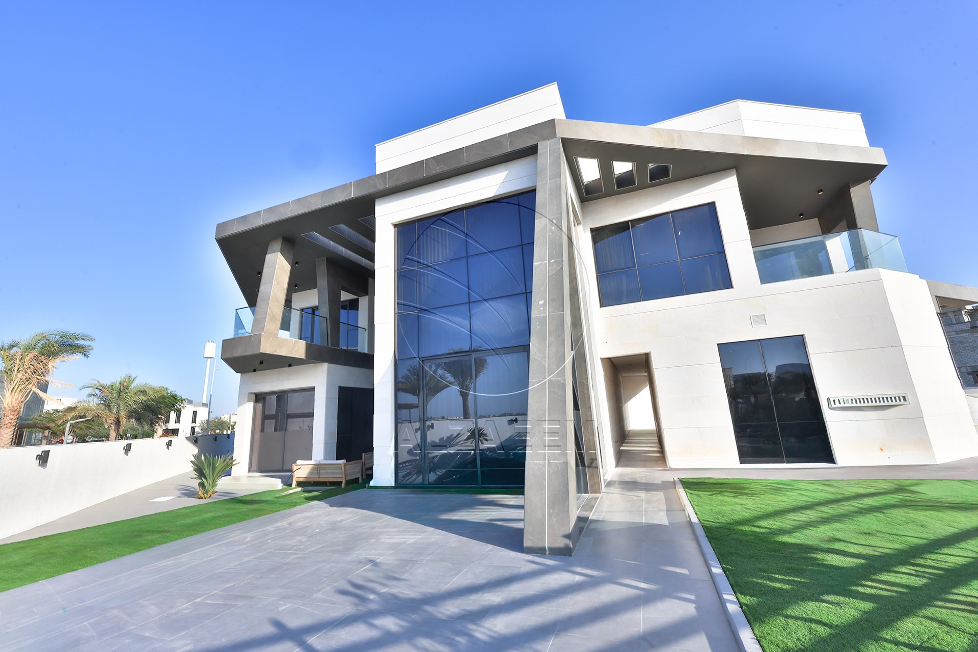√ Single Row End | High Ceiling | Luxury Living √