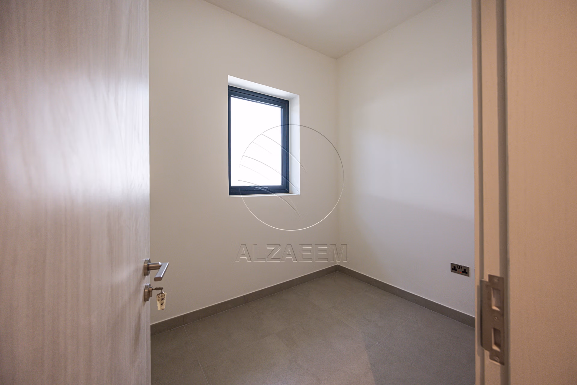 √VACANT| New Family Home | End Unit√