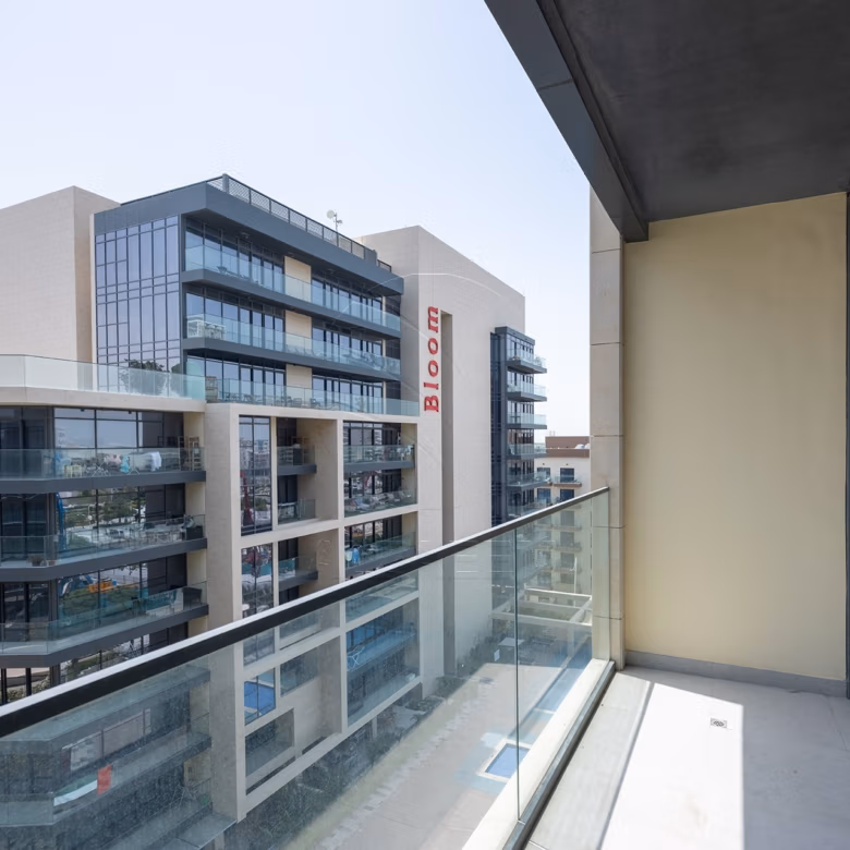 High Floor | White Goods Available | Move-in Ready