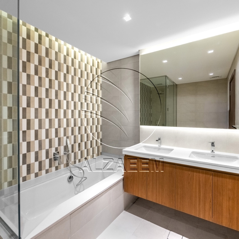 √Corner Unit | Double Row | Move-in Ready√