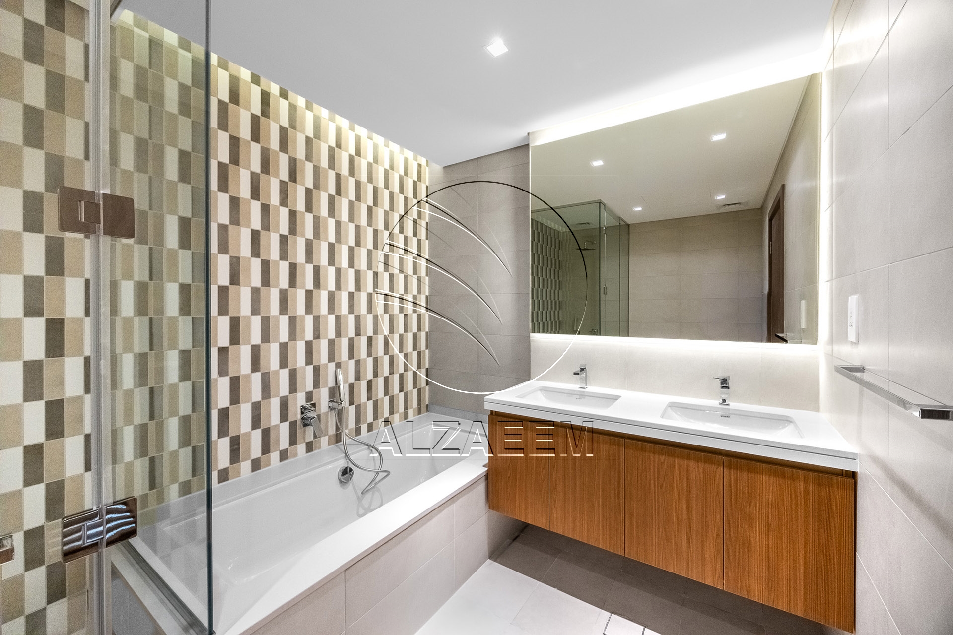 √Corner Unit | Double Row | Move-in Ready√