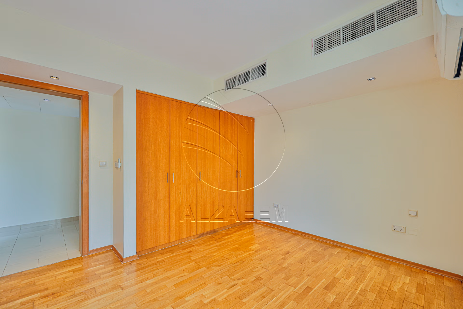 √ Private Pool | Type A | Tenanted | CORNER √