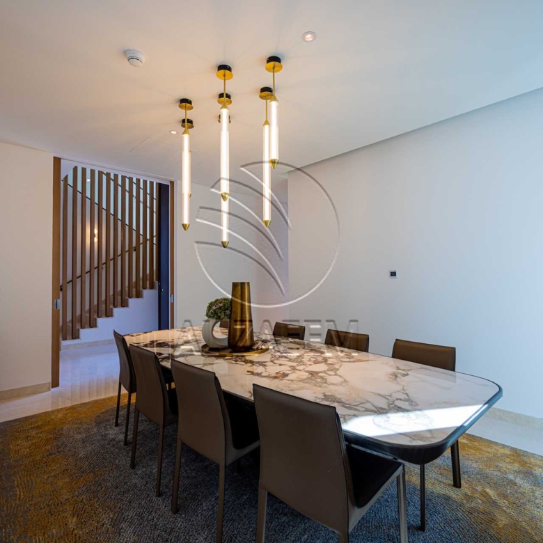 √1005 Sqm Plot! High Ceiling | Single Row Corner √