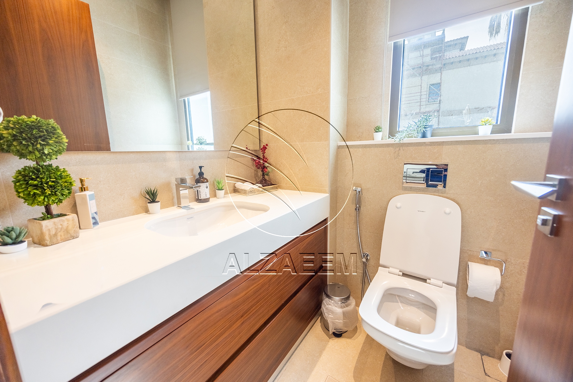 √CORNER 5BR Villa with Pool | Landscaped Garden√
