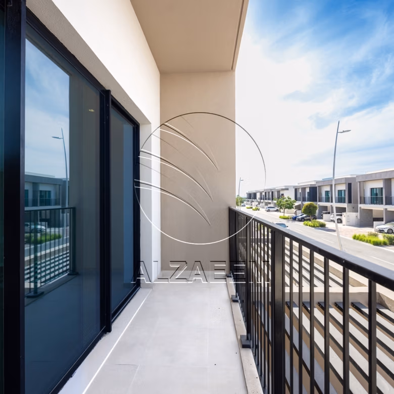 √Corner Unit | Double Row | Move-in Ready√