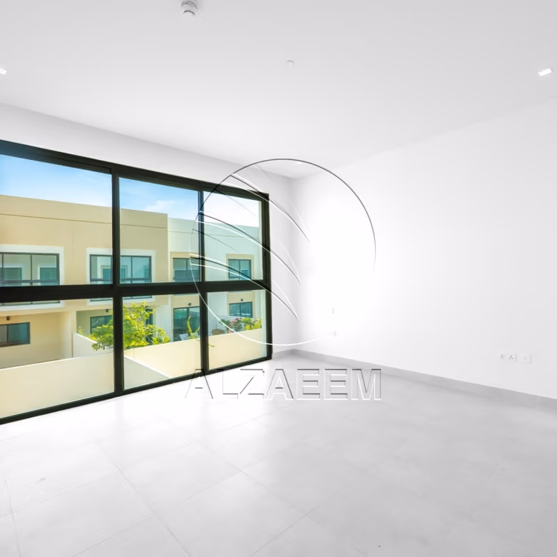 √Corner Unit | Double Row | Move-in Ready√