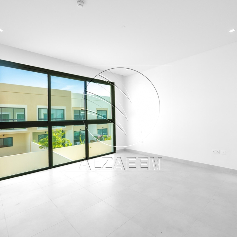 √Corner Unit | Double Row | Move-in Ready√