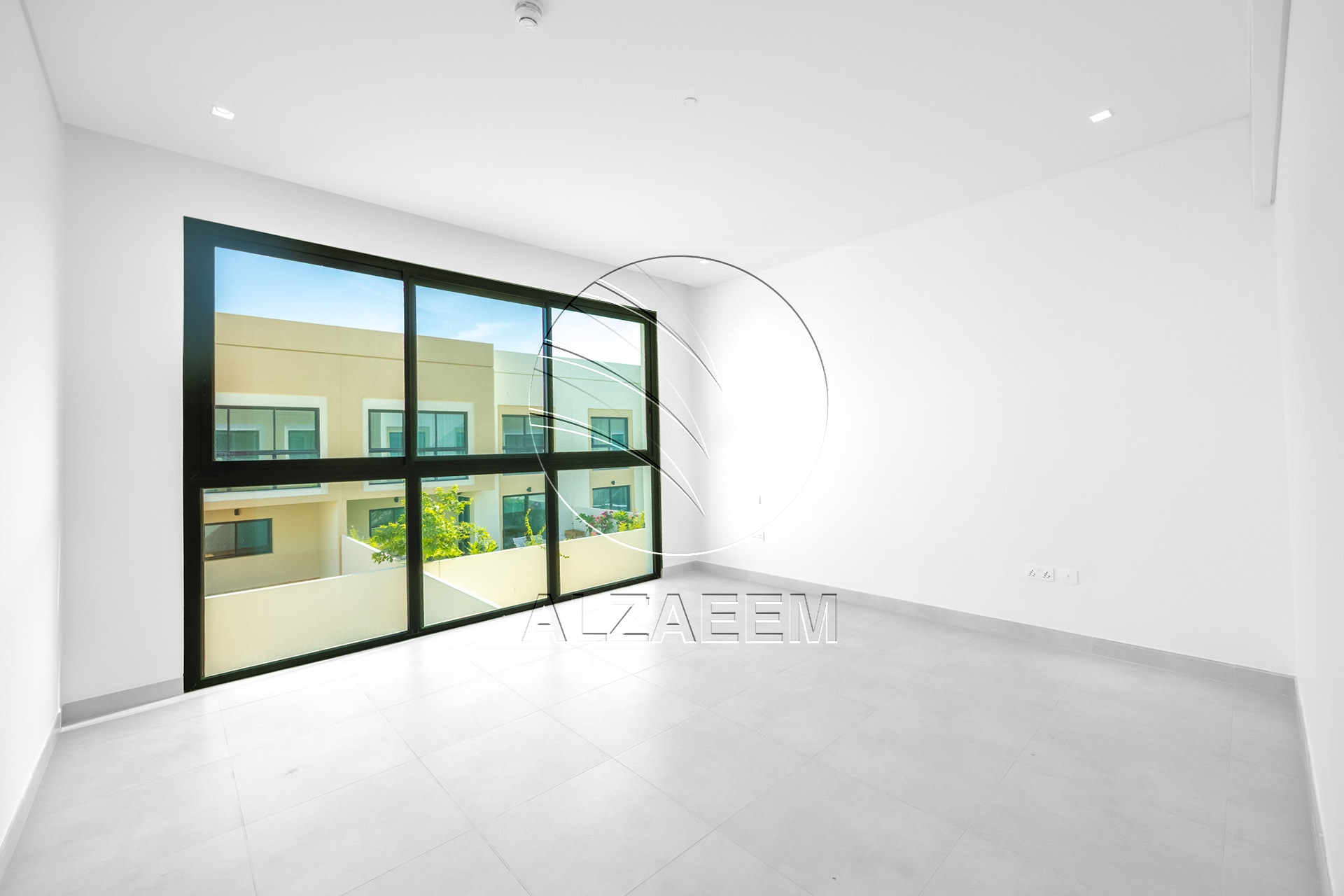 √Corner Unit | Double Row | Move-in Ready√