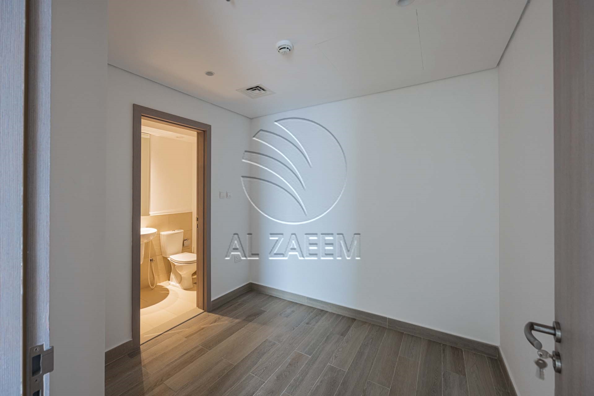 √Full Canal View | Waterfront Living | Top Floor√