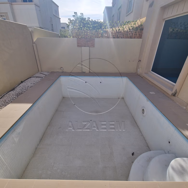 Corner Villa + Private Pool! End Use or Investment