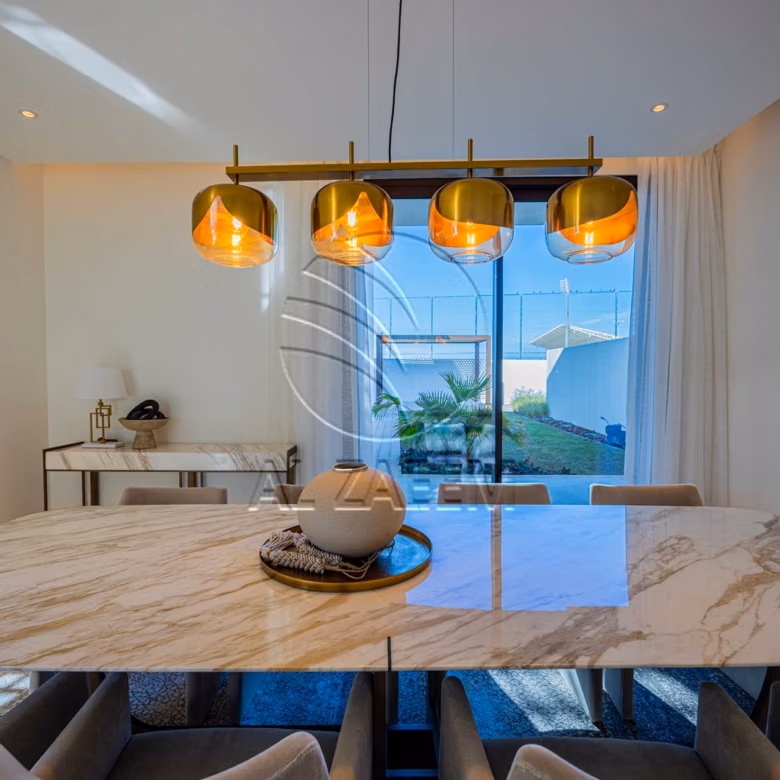 Luxury Living | High Ceiling | Single Row Corner