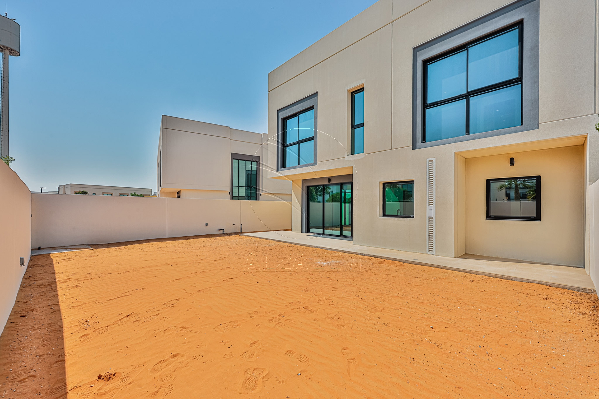 √Single Row Semi Corner | Vacant | Near the Gate√