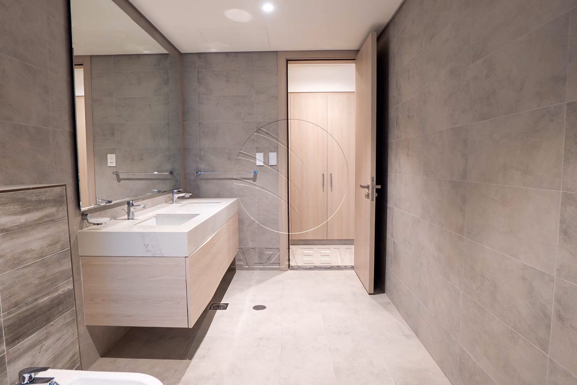 High Quality Upgraded Villa | Single Row | VACANT