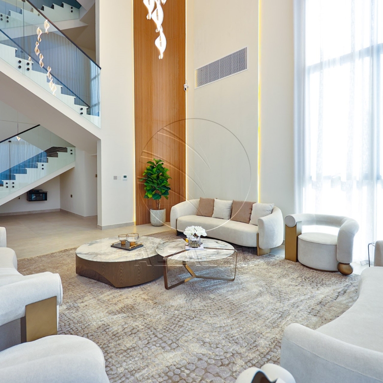 √ Single Row End | High Ceiling | Luxury Living √