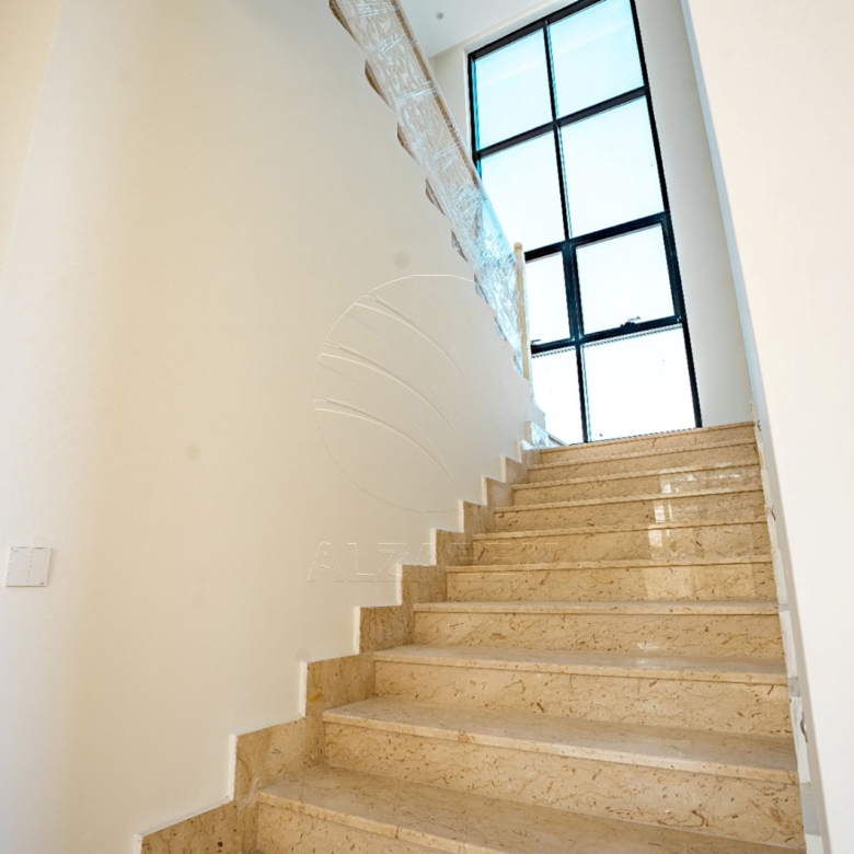 √Single Row l Landscaped l 2Y Maintenance free√
