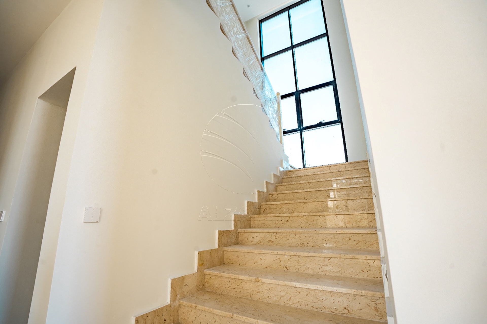 √Single Row l Landscaped l 2Y Maintenance free√