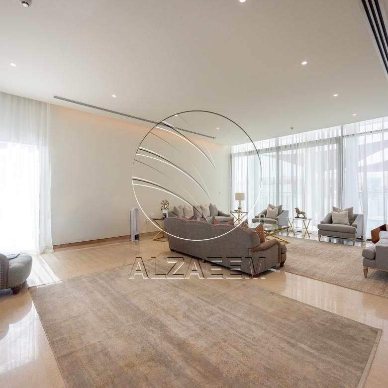 √CORNER 5BR Villa with Pool | Landscaped Garden√