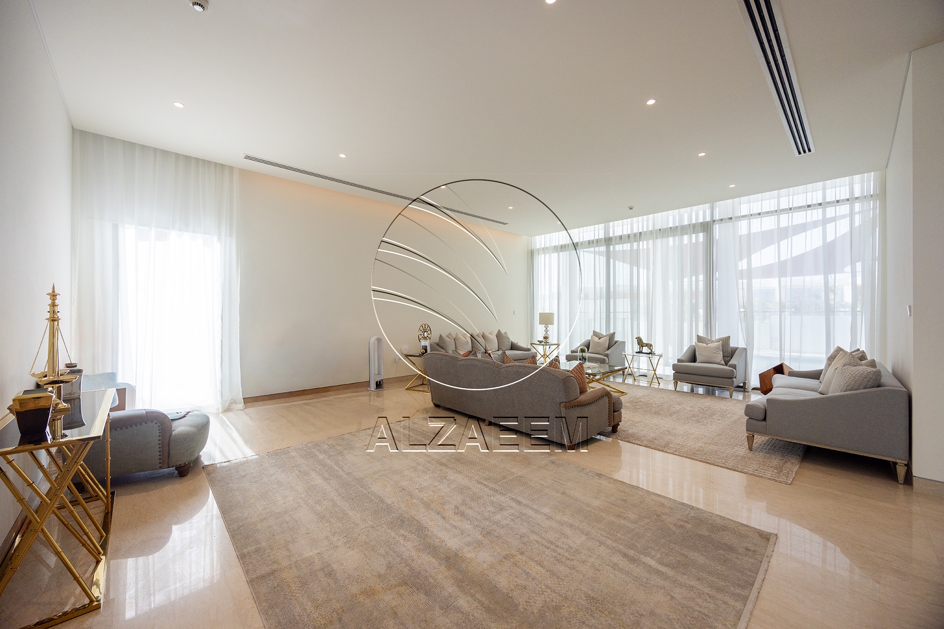 √CORNER 5BR Villa with Pool | Landscaped Garden√