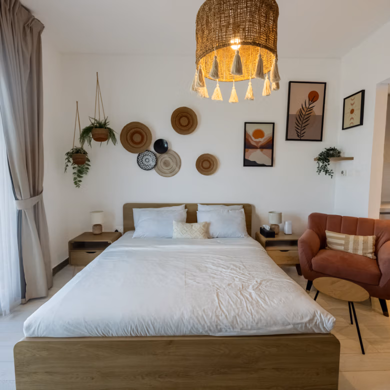 √ Full Canal View | VACANT | Fully Furnished √