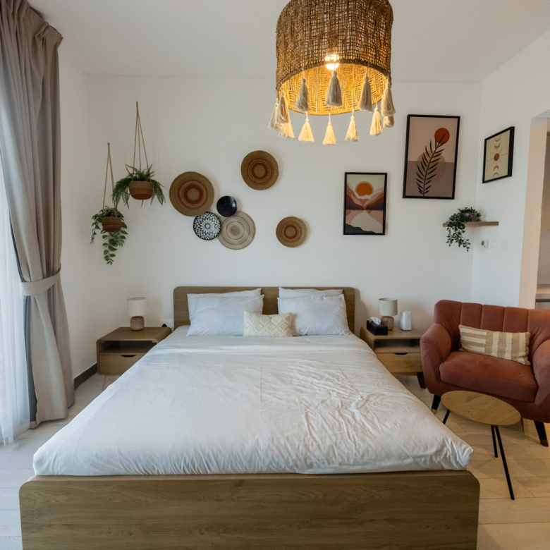 √ Full Canal View | VACANT | Fully Furnished √