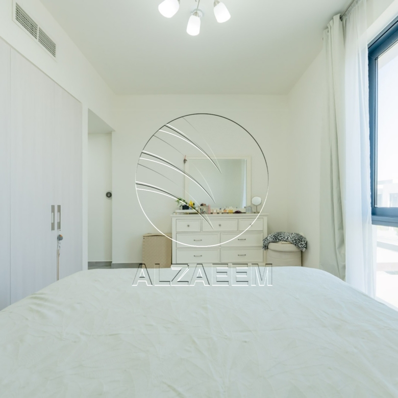 VACANT! Corner | Single Row | Fully Furnished