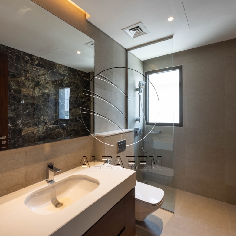 √ VACANT Waterfront Villa with Private Beach √
