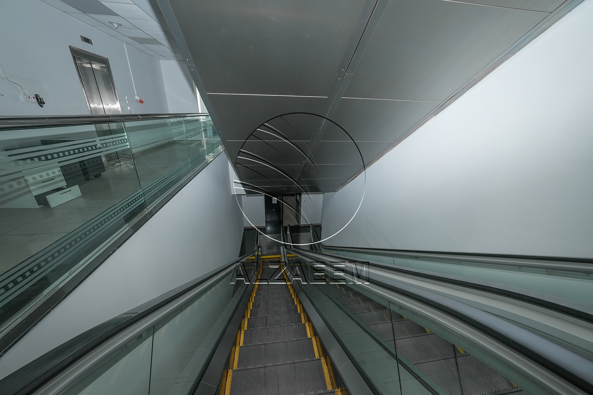 √Prime Showroom+Basement + 2 Mezzanine Levels √