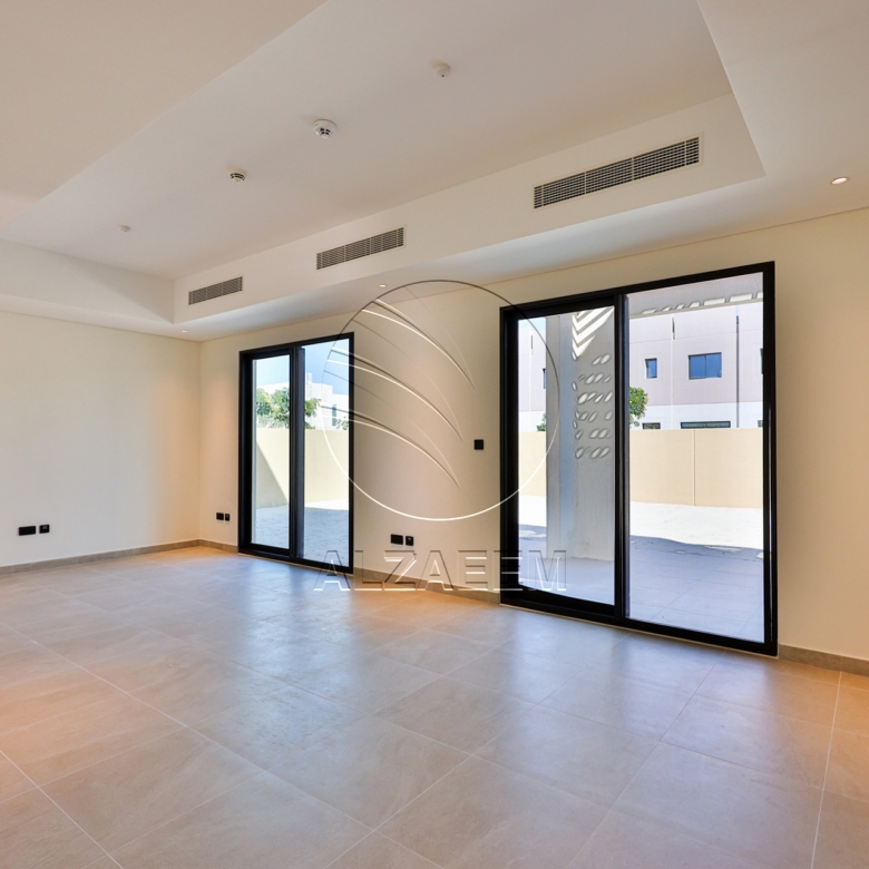 √Single Row End Villa | Steps away from the Park√