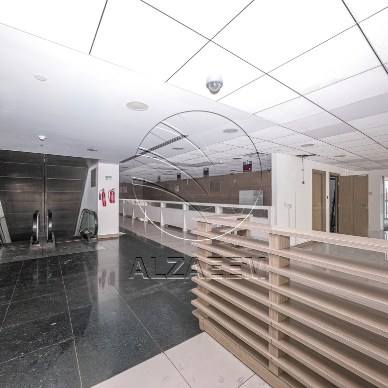 √Prime Showroom+Basement + 2 Mezzanine Levels √